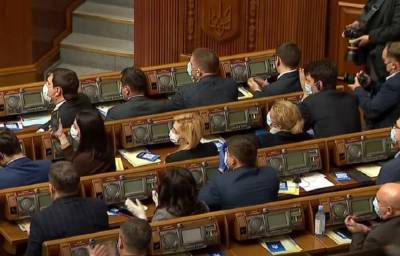 В "Слуге народа" раскол: нардепы подали в суд из-за ограничений на выходных, чего ждать украинцам