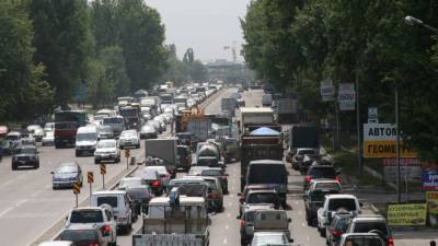 Ограничить въезд и движение транзитного транспорта предлагают в Алматы