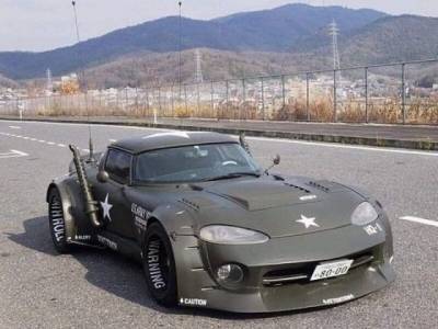 Житель Японии похвастался самым эпатажным тюнингом своего Dodge Viper (ФОТО)