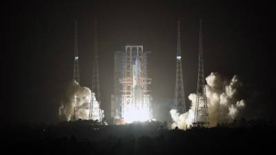 Китай запустил космический корабль для доставки лунного грунта — видео