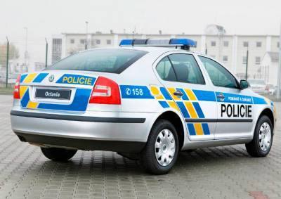 В Праге наглый вор забрался в полицейское авто