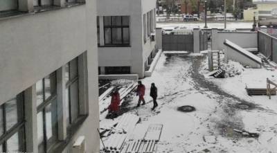 Сотрудница Пенсионного фонда выпала из окна Госпрома в Харькове — фото, видео