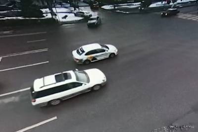 Пассажирка Renault Logan травмировалась в ДТП в центре Волгограда