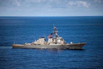 Американский эсминец USS John S. McCain нарушил российскую госграницу