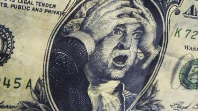 Доллар опустился к мировым валютам до минимума за 2,5 года