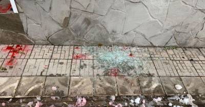 В Мариуполе совершено нападение на два партийных офиса (ФОТО)