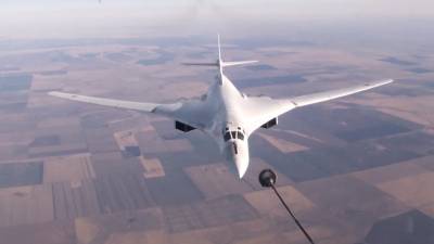 Экипажи дальней авиации отработали дозаправку Ту-160 над Саратовом