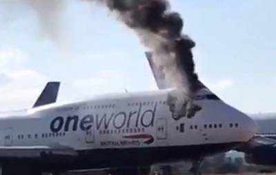 Пассажирский самолет вспыхнул в аэропорту, все в черном дыму, видео: "Сочетание топлива и..."