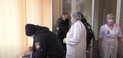 Врач отказалась надевать маску: в поликлинике Харькова разгорелся скандал, пациентка не выдержала, видео