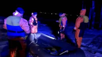 В Среднеуральске спасли рыбака, под которым треснул лед
