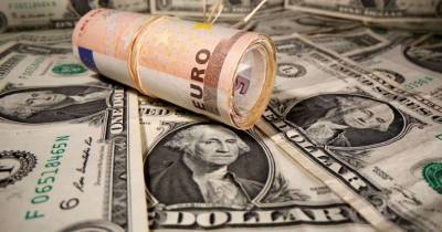 В украинских обменниках резко подскочил курс доллара и евро