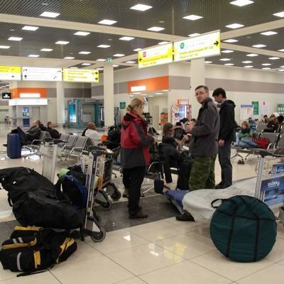В аэропортах Шанхая и Тяньцзинь отменили около 600 рейсов из-за обнаружения covid-19