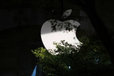 Топ-менеджера Apple уличили во взятке