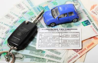 В России водителям начнут выдавать новые права и ПТС