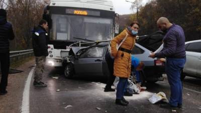 Четыре человека погибли в аварии с троллейбусом на трассе в Крыму