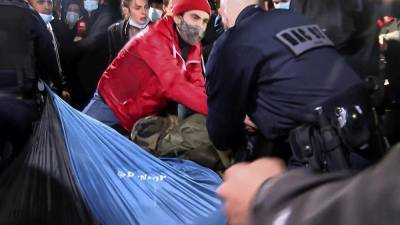 Париж: ликвидация лагеря мигрантов вызвала протесты