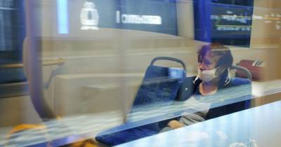 Сделал замечание из-за маски: в Мариуполе пассажиры избили парня в троллейбусе (видео)