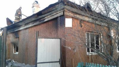 На Урале СКР и полиция проверят информацию о поджоге полного людей дома
