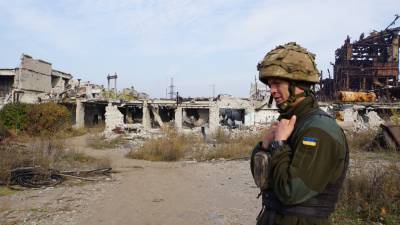 Сколько украинцев считают, что военные на Донбассе должны соблюдать тишину: данные опроса