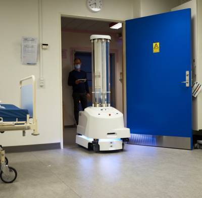 Еврокомиссия начала закупку роботов для дезинфекции в больницах