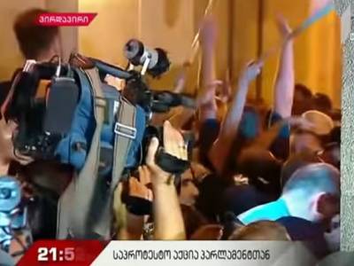 Власти Грузии связывают распространение коронавируса с акциями протеста