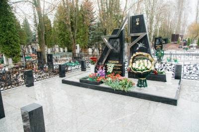 В Липецке почтили память погибшего в Сирии лётчика Олега Пешкова