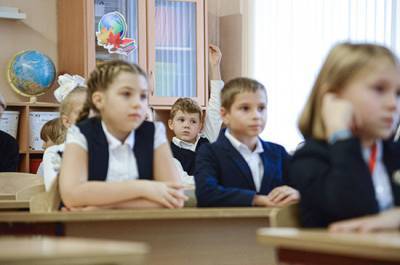 Минпросвещения: школьники начальных классов учатся в обычном формате
