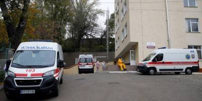 «Не выдерживает нагрузки». Центральная больница Ивано-Франковска прекратила принимать больных COVID-19