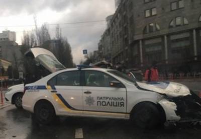 В Киеве автомобиль патрульной полиции попал в ДТП (фото)