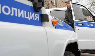 В Петербурге вооруженный топором мужчина захватил в заложники своих детей