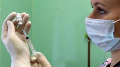 Попова призвала россиян прививаться во время вакцинации от COVID-19