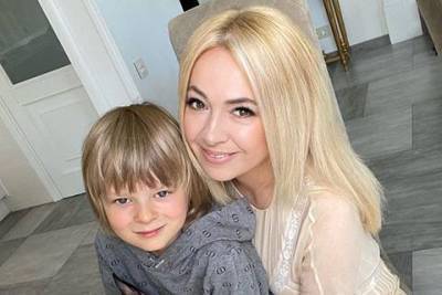 Яна Рудковская добилась возбуждения уголовного дела против СМИ, написавшего о "болезни" ее сына