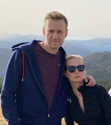 Abendlich Hamburg: “Запад хочет заменить Алексея Навального его женой”