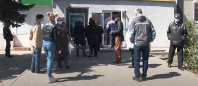 Деньги украинцев в Ощадбанке воруют через банкоматы, ответ банка поражает: "В соответствии с правилами..."