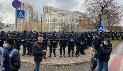 В Киеве силовики оцепили посольство США из-за митинга ОПЗЖ
