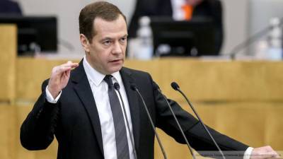 Медведев предложил ввести компенсации за ненормированный рабочий день