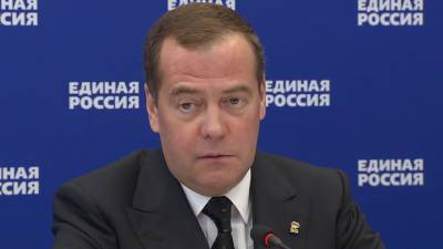 Медведев высказался за дополнительную компенсацию переработок