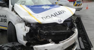 В Киеве патрульные попали в ДТП, когда ехали на место другой аварии – фото, видео