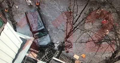 Джип вылетел на тротуар и сбил троих пешеходов в Москве