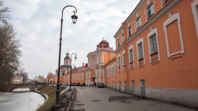 Реставрация семинарского корпуса Александро-Невской лавры пройдет в Петербурге