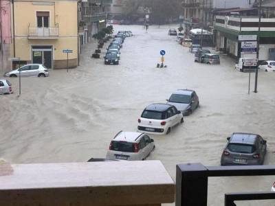 В Италии – масштабные наводнения, на Кипре – торнадо - inform-ua.info - Румыния - Кипр - Italy