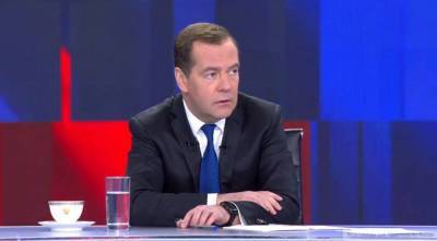 Медведев призвал ввести компенсации за ненормированный рабочий день