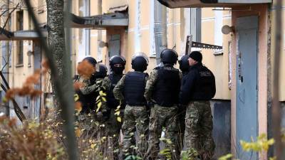 Очевидец рассказал о мужчине, захватившим детей в заложники в Петербурге