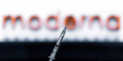 ЕС договорился о закупке 160 млн доз COVID-вакцины Moderna