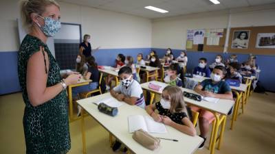 Школы в США во время коронавируса: как ученики и учителя готовятся к урокам и посещают занятия