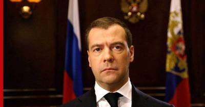 Медведев предложил ввести компенсацию за ненормированный рабочий день