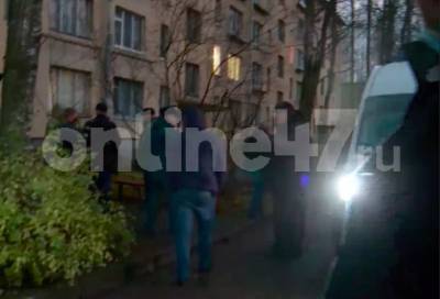 Шестерых детей освободили из квартиры в Колпино