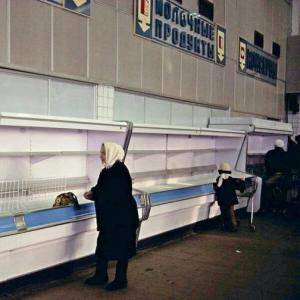 Почему опустели полки советских магазинов