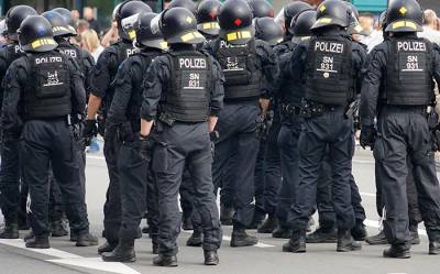 Берлин: против протестующих применены водометы, 365 человек задержаны