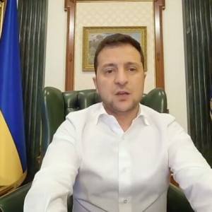 Зеленский записал четвертый влог: пообещал налоговые каникулы и 8 тыс. гривен для ФОПов. Видео